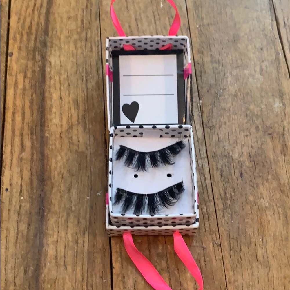 False eyelashes